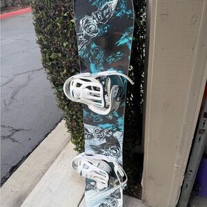 Stylish Snowboard with Bindings - Black and Blue